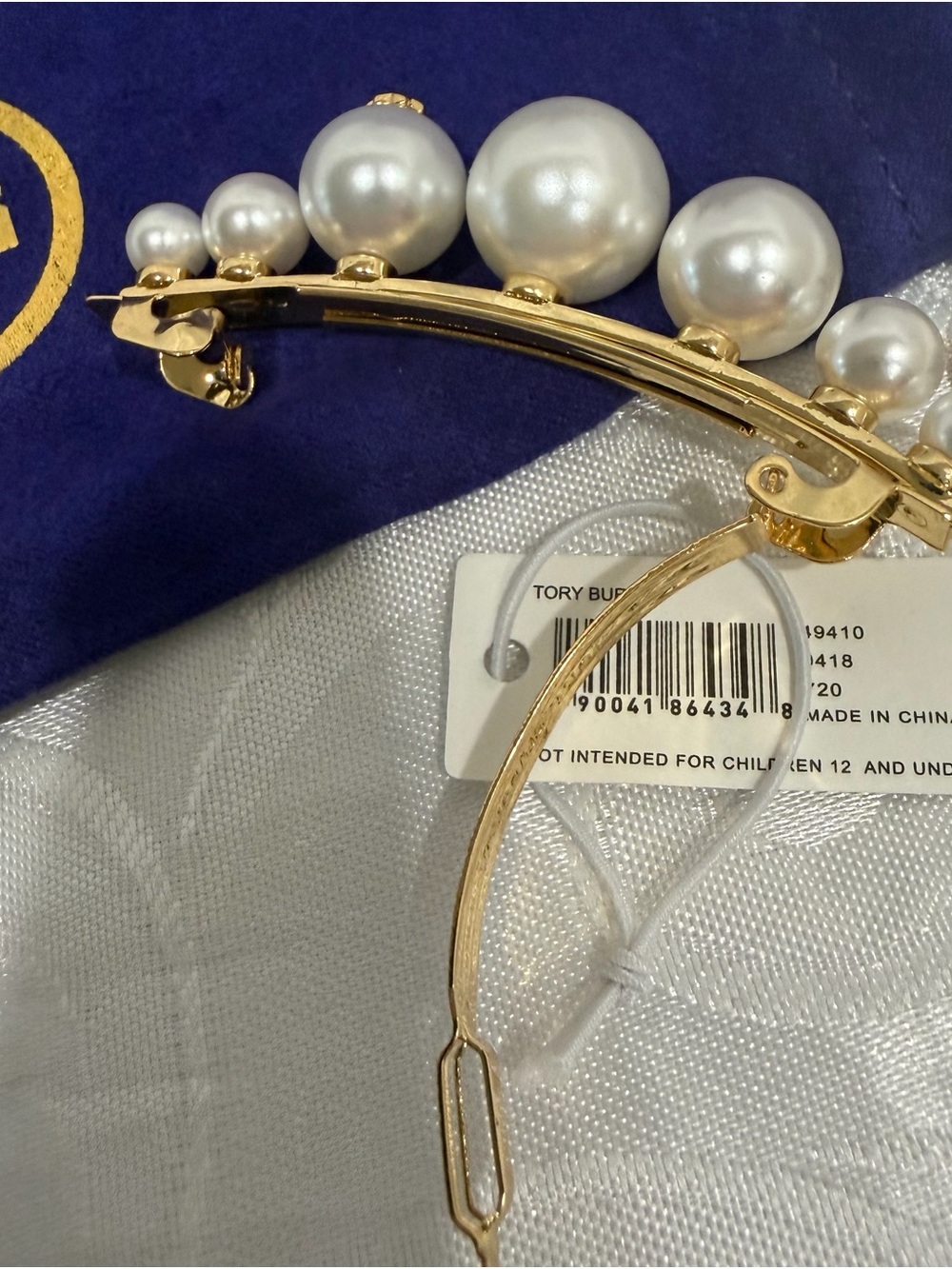 Tory Burch Gold Hair Clip. White Pearls with Gold Emblem . New - Picture 6 of 6
